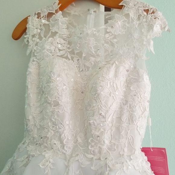 Wedding Dress - Picture 2 of 8